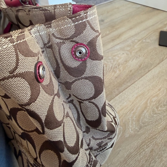 ❌SOLD❌ Coach Brown and Pink Signature Shoulder Bag - Picture 10 of 12